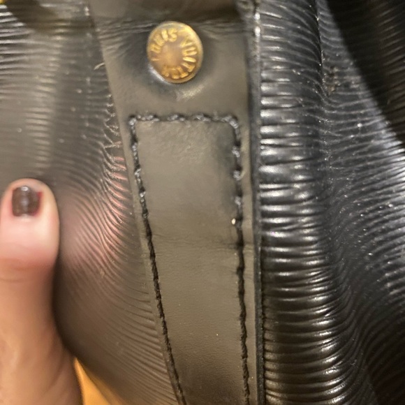 Authentic Vintage Black Epi Leather Drawstring Shoulder Purse - Picture 12 of 15